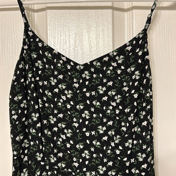 Summer flower print dress with adjustable straps and elastic back. - Picture 4 of 5